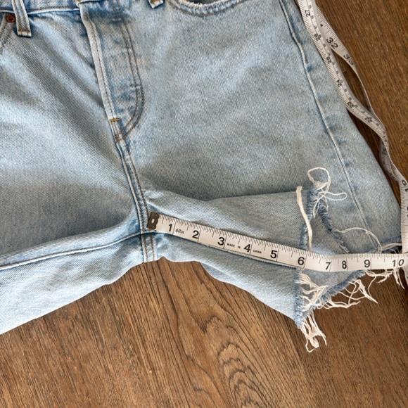 Levi’s Wedgie Mid Thigh Cut Off Shorts - Picture 8 of 9